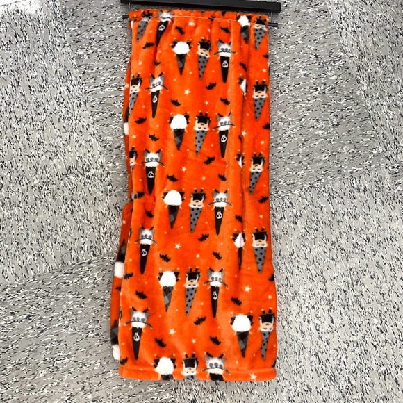 Berskshire Halloween Gnomes Bats Stars Decorative Plush Throw Blanket Spooky NEW - Picture 4 of 10